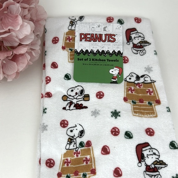 2 Set Snoopy Gingerbread House Santa Christmas Kitchen towels NWT - Picture 9 of 9